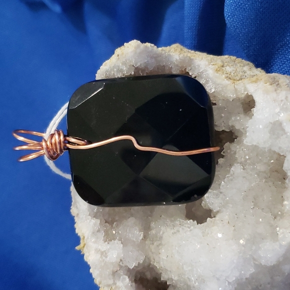 Copper Wrapped Black Onyx Pendant - Picture 4 of 7